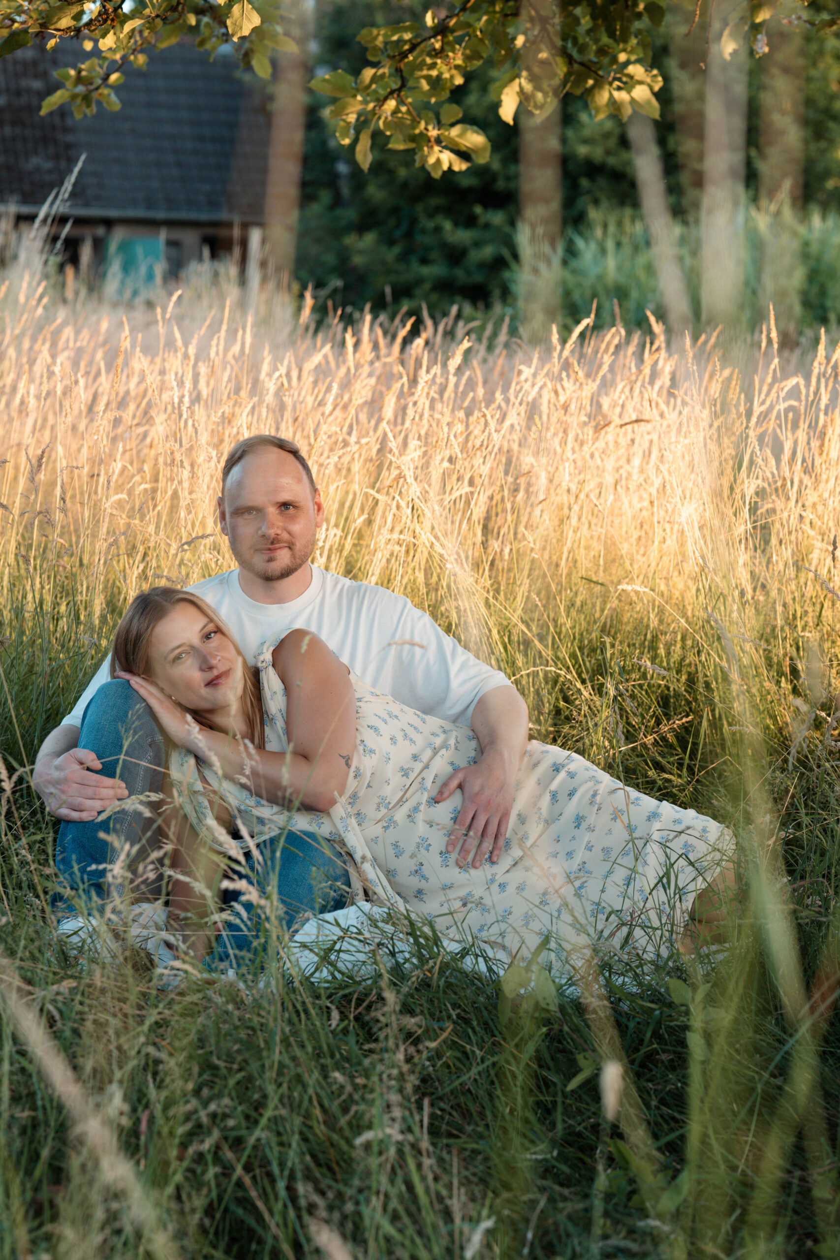 Familienmoment im warmen Abendlicht
